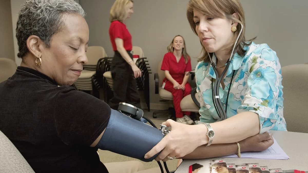 Orthopedic surgeon consulting with patient regarding robotic joint replacement and personalized treatment roadmap